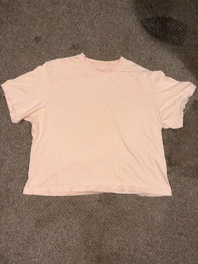 Men’s American Eagle peachy colored boxy tshirt!